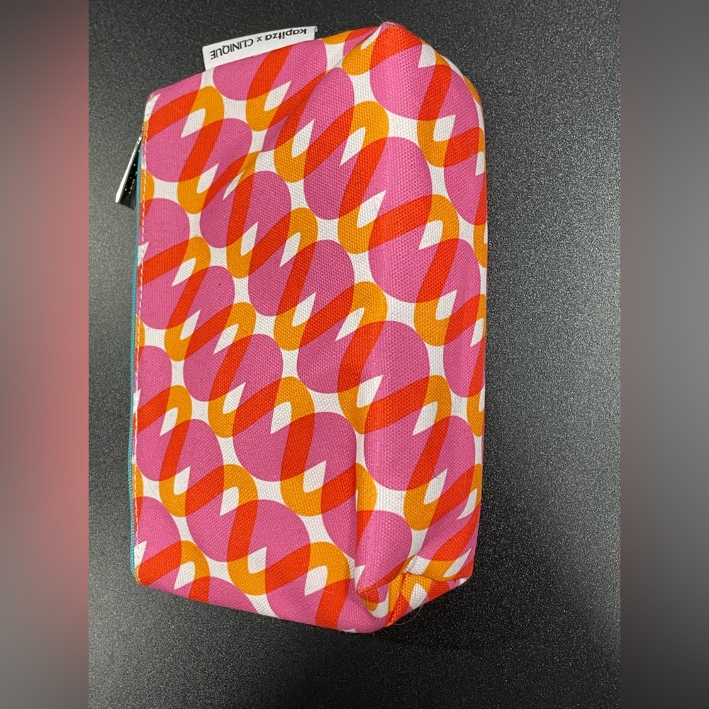 🩵6/$30 — Clinique Geometric Patterned Makeup Bag - Picture 3 of 4